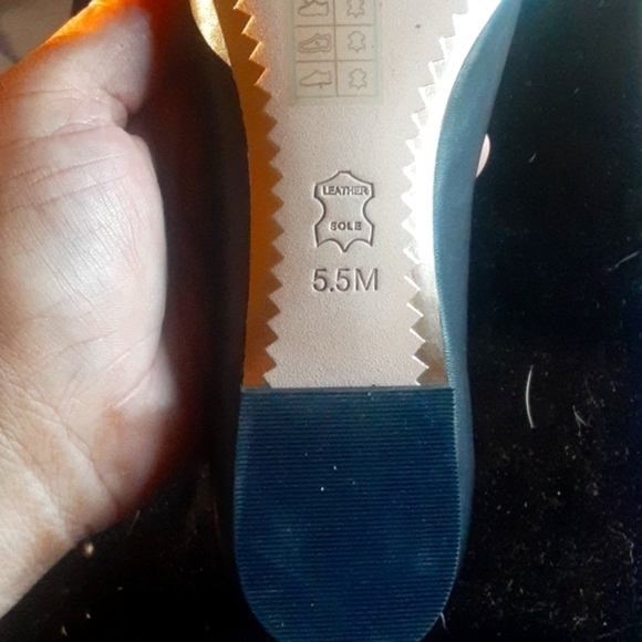 Tory Burch Black Patent Cap Shoes - Picture 6 of 13